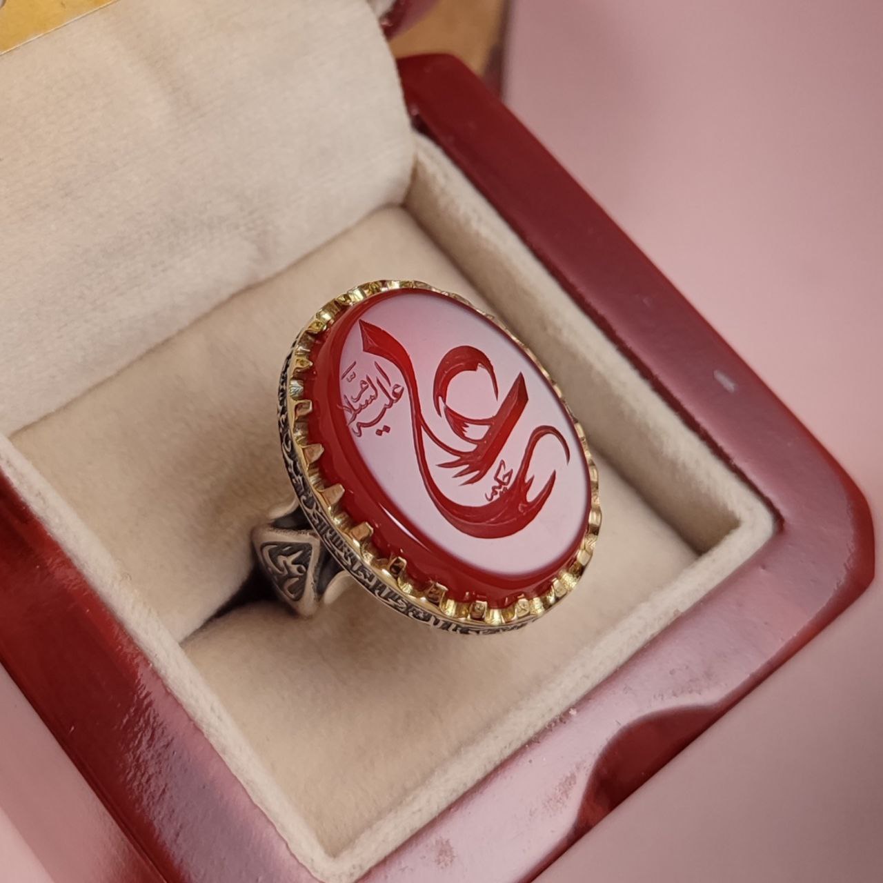 انگشتر نقره مردانه عقیق قرمز حکاکی علی (ع) انگشتر نقره مردانه عقیق قرمز حکاکی علی (ع)