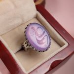 انگشتر نقره مردانه عقیق سوسنی حکاکی زینب (اثر استاد رفیع)