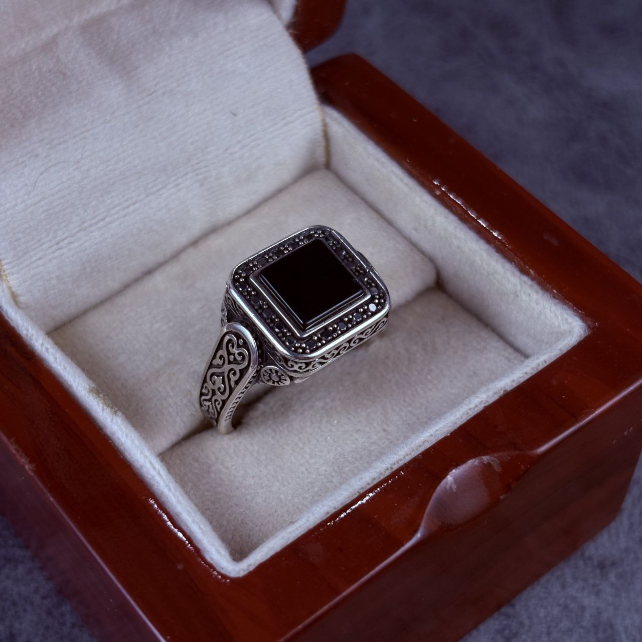 انگشتر نقره مردانه عقیق مشکی انگشتر نقره مردانه عقیق مشکی