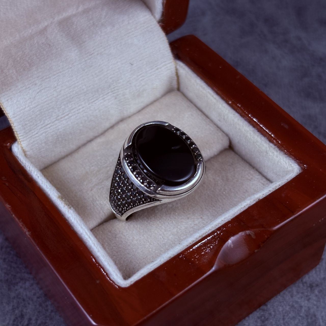 انگشتر نقره مردانه عقیق مشکی انگشتر نقره مردانه عقیق مشکی