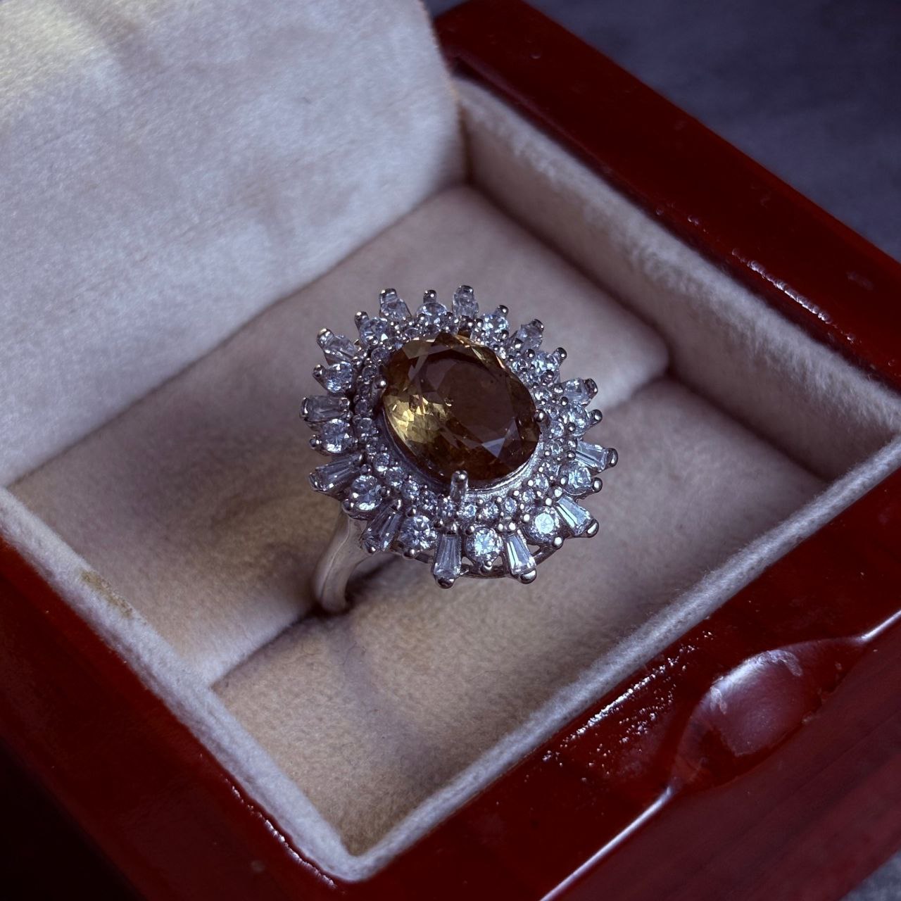 انگشتر نقره زنانه جواهری الکساندریت اصل انگشتر نقره زنانه جواهری الکساندریت اصل