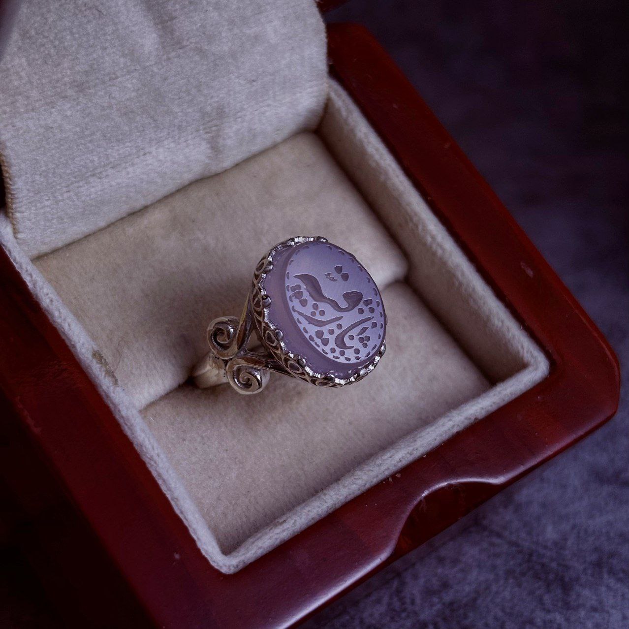 انگشتر نقره زنانه عقیق سوسنی حکاکی یا رقیه انگشتر نقره زنانه عقیق سوسنی حکاکی یا رقیه