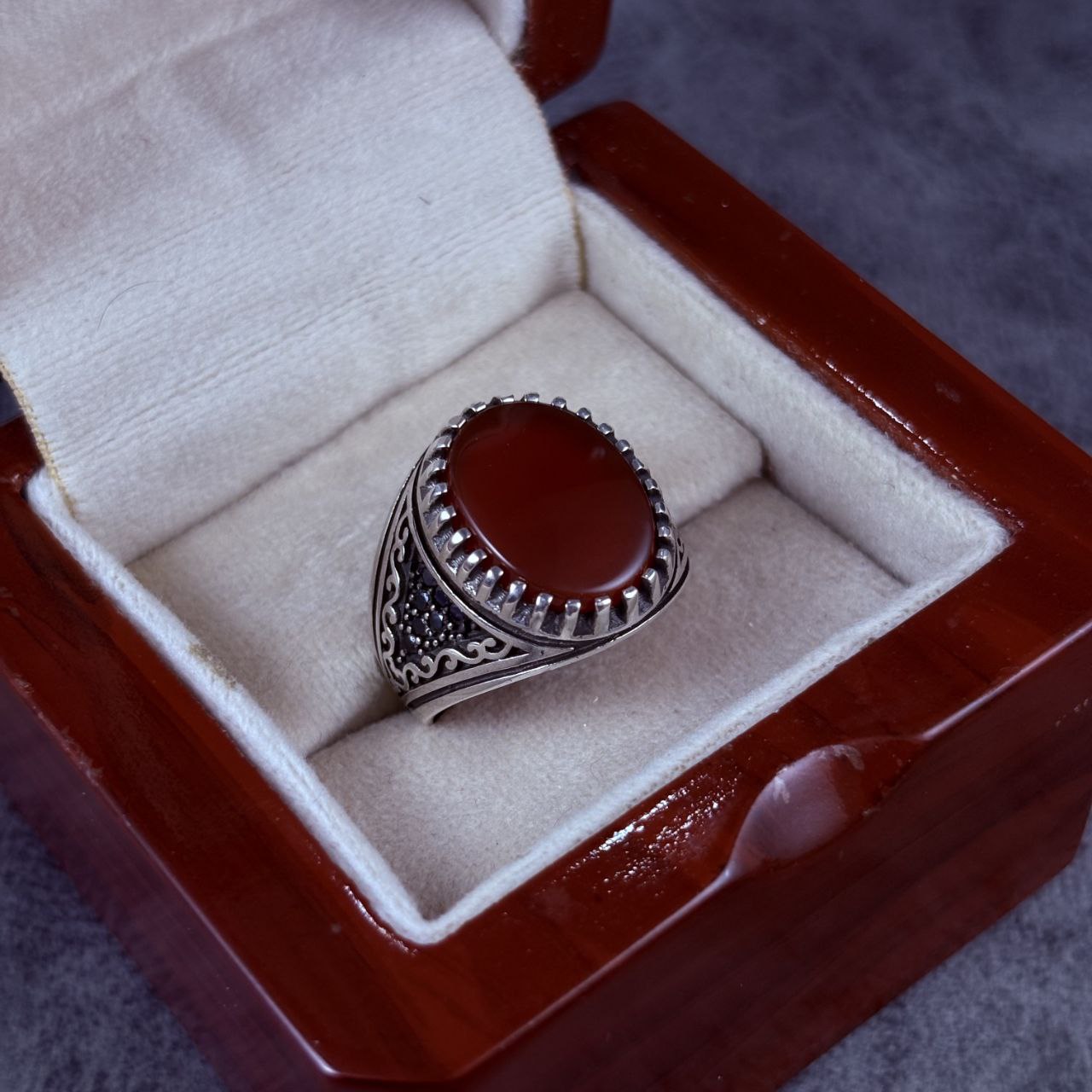 انگشتر نقره مردانه عقیق سرخ انگشتر نقره مردانه عقیق سرخ