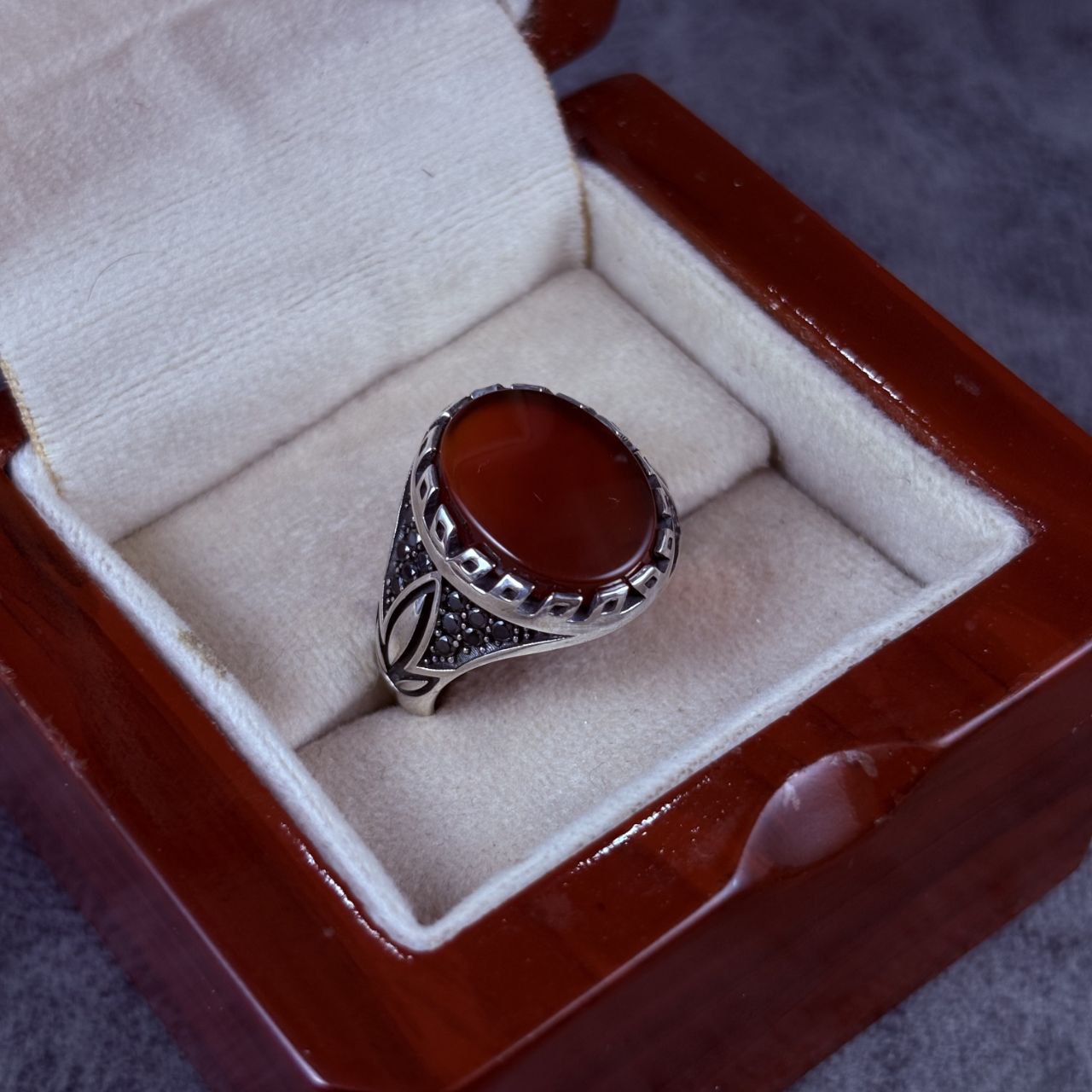 انگشتر نقره مردانه عقیق قرمز انگشتر نقره مردانه عقیق قرمز