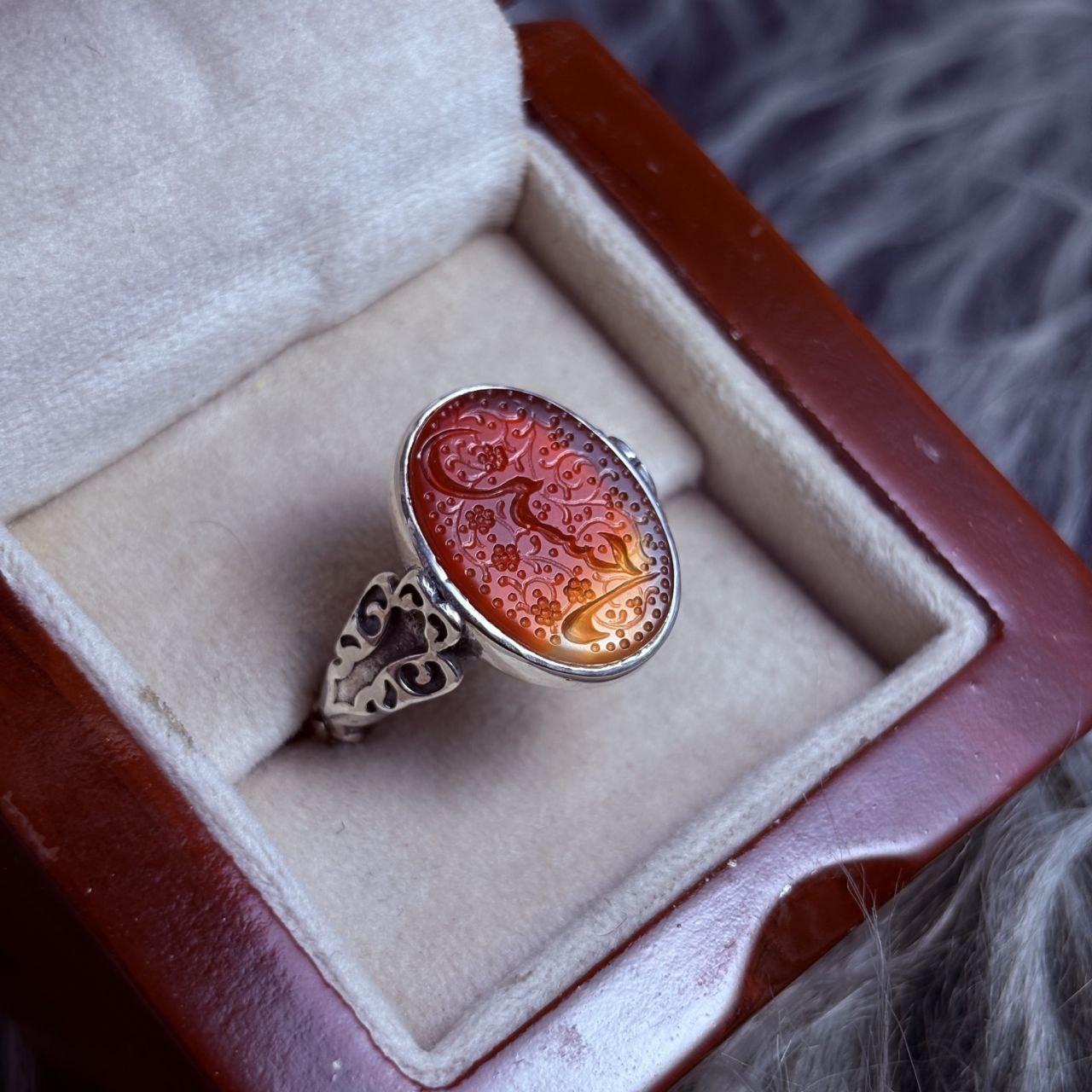 انگشتر نقره مردانه عقیق سرخ دو رنگ حکاکی یا حسین انگشتر نقره مردانه عقیق سرخ دو رنگ حکاکی یا حسین