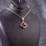 مدال گردنبند زنانه جواهری عقیق یمنی