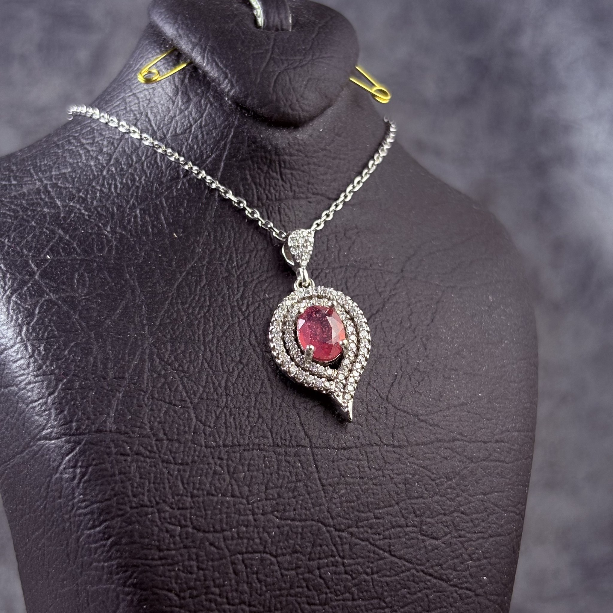 گردنبند زنانه جواهری یاقوت سرخ گردنبند زنانه جواهری یاقوت سرخ