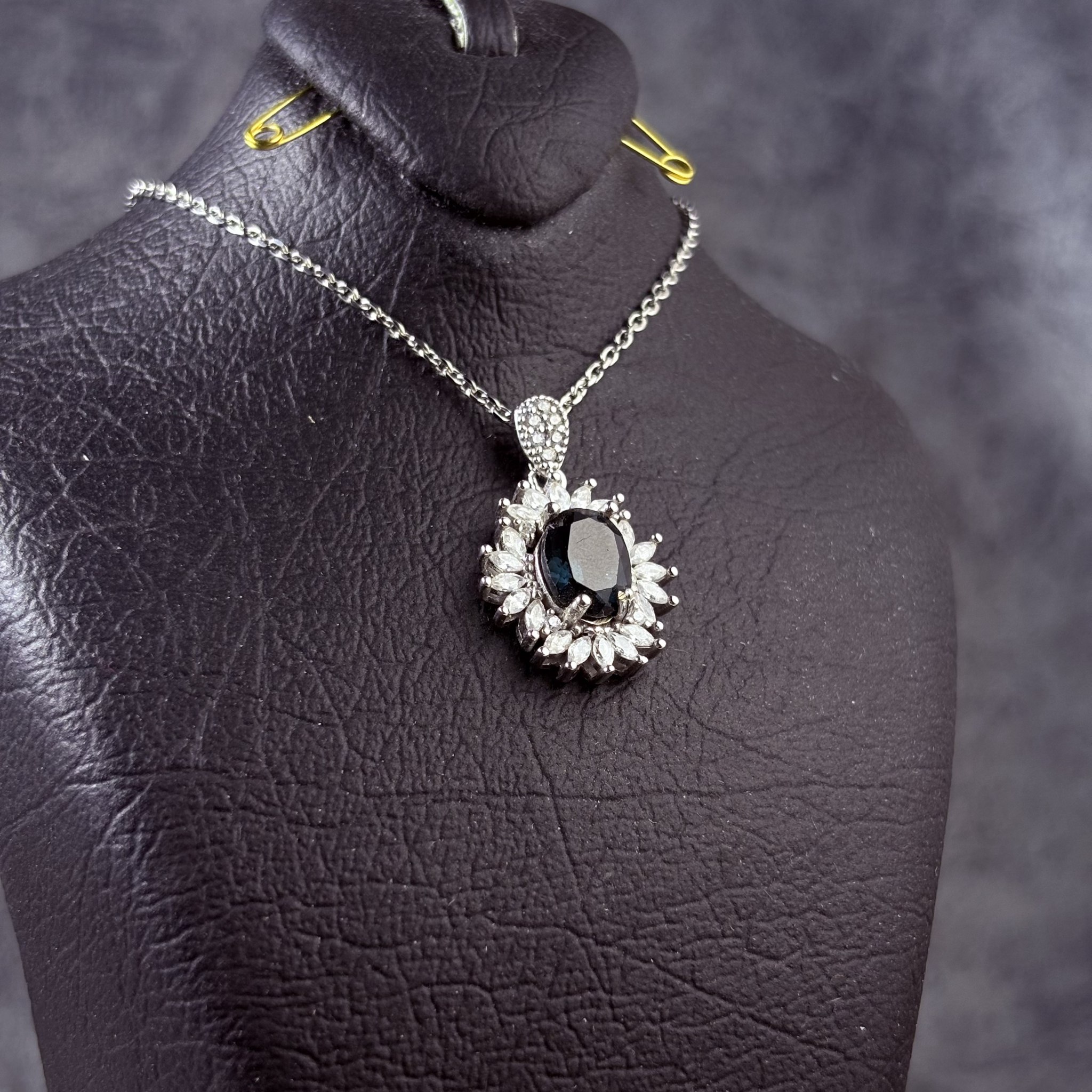 گردنبند زنانه جواهری توپاز سبز لندن گردنبند زنانه جواهری توپاز سبز لندن