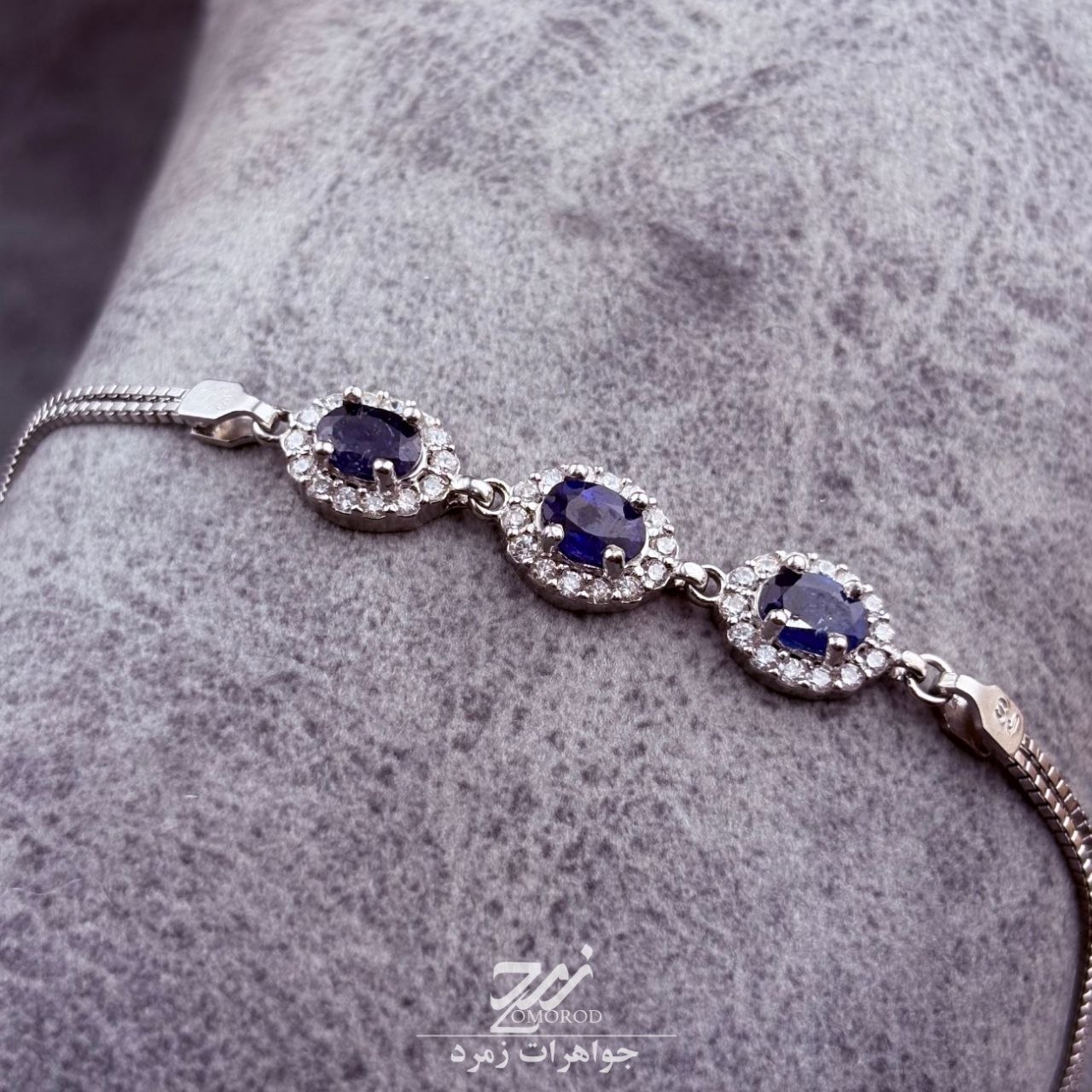 دستبند زنانه جواهری یاقوت کبود آفریقایی دستبند زنانه جواهری یاقوت کبود آفریقایی