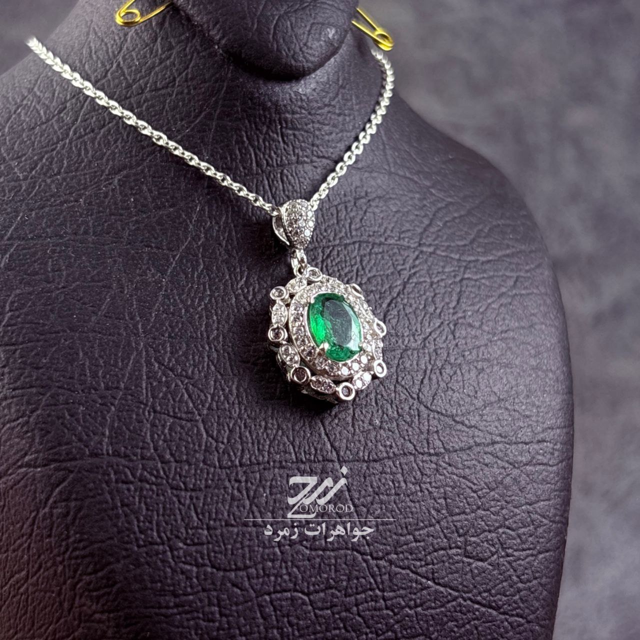 مدال نقره زنانه جواهری زمرد زامبیا درجه یک مدال نقره زنانه جواهری زمرد زامبیا درجه یک