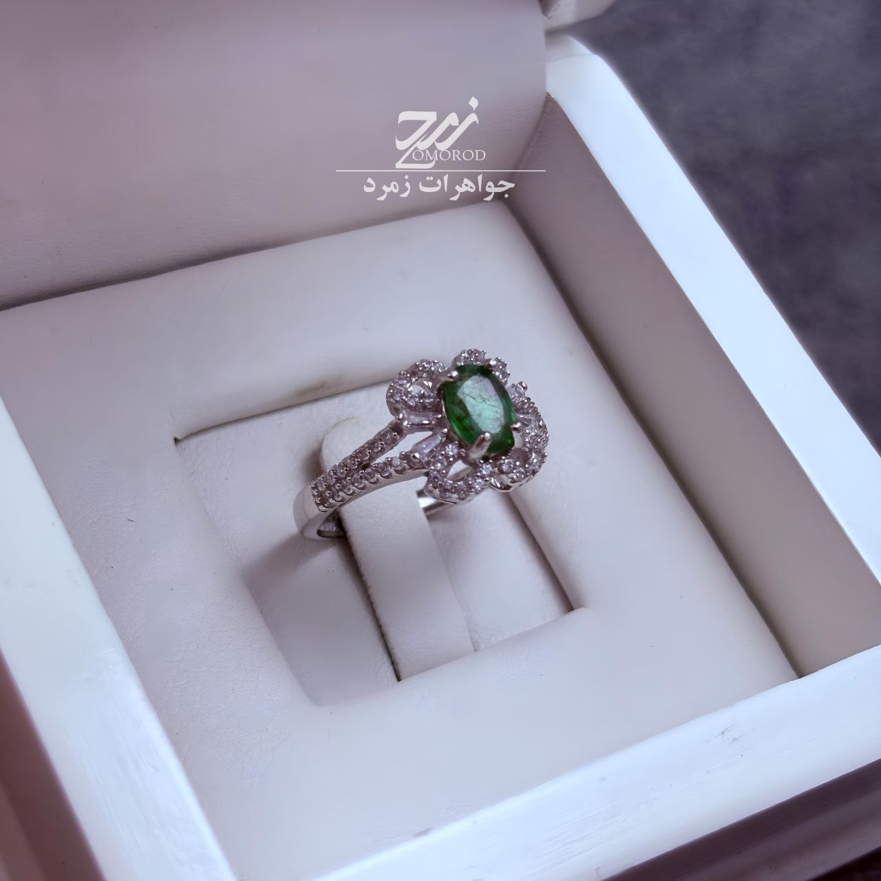 انگشتر نقره زنانه زمرد زامبیا درجه یک انگشتر نقره زنانه زمرد زامبیا درجه یک