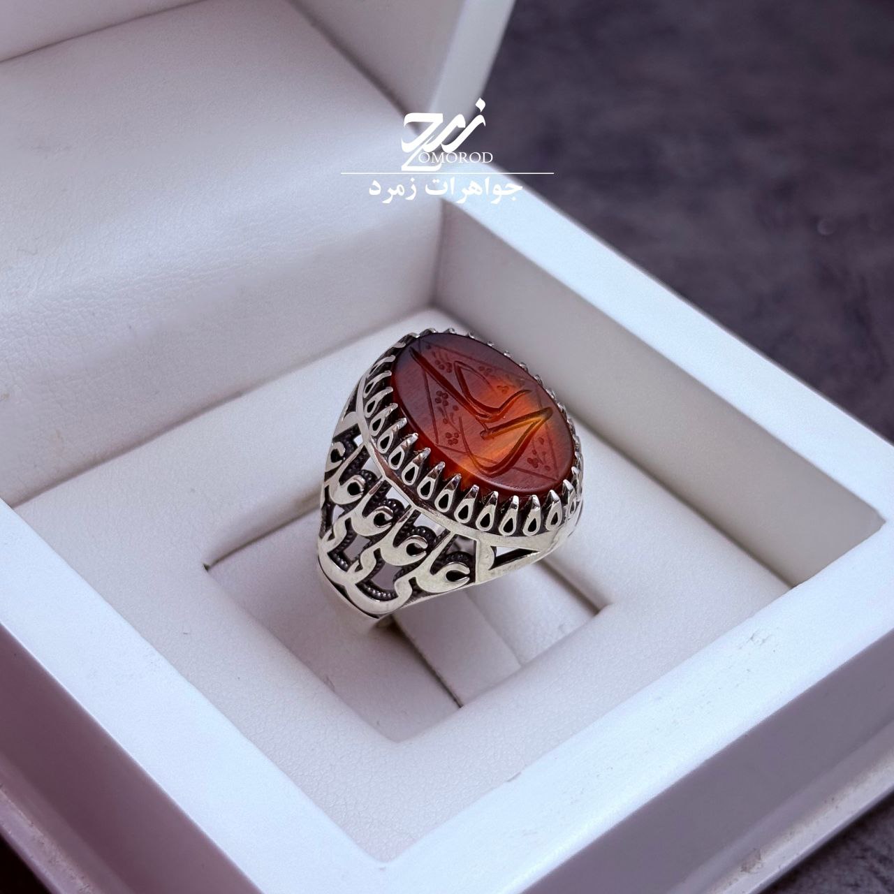 انگشتر نقره مردانه عقیق خطی سرخ دو رنگ حکاکی علی انگشتر نقره مردانه عقیق خطی سرخ دو رنگ حکاکی علی